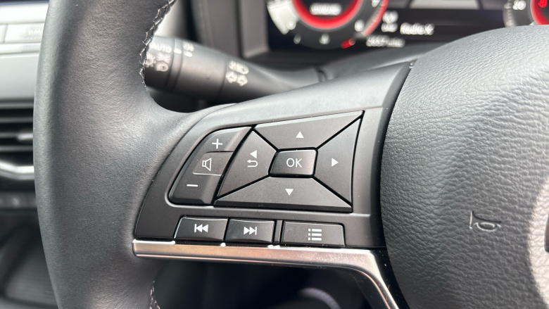 Nissan Juke 1.0 DiG-T N-Connecta 5dr Petrol Hatchback